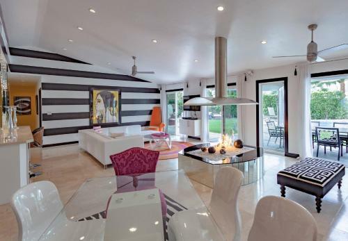 The Kirk Douglas House - 4 Bedroom