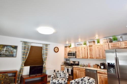 Ak Vacation Cabins / Sleepy Hollow Cabin