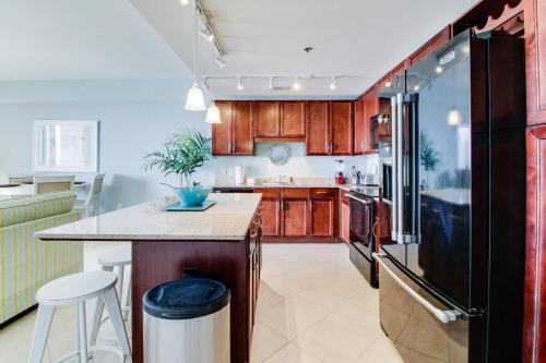 1404 Laketown Wharf