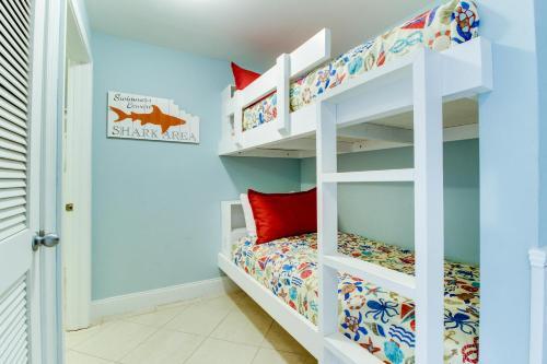 1404 Laketown Wharf