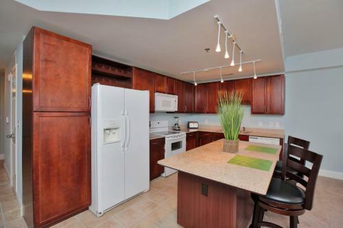 Laketown Wharf Resort By Panhandle Getaways