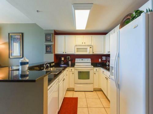 Calypso Resort And Towers E0407