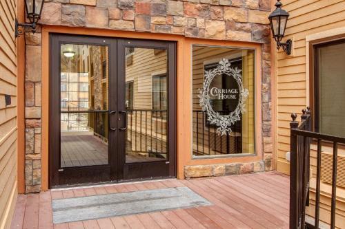 The Carriage House #302