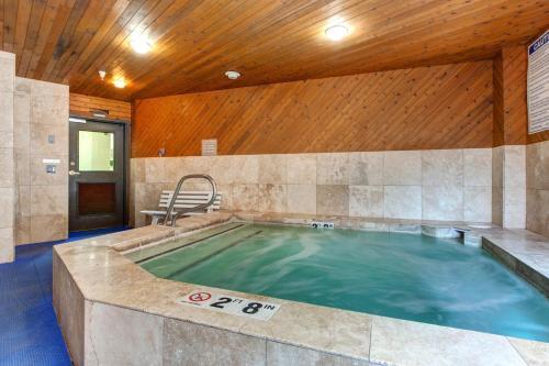 The Carriage House #302