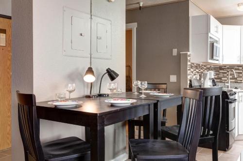 The Carriage House #302