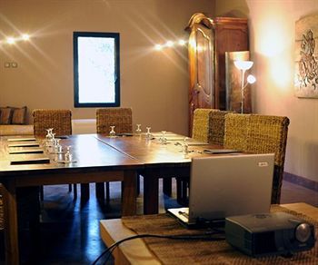 Disini Luxury Hotel