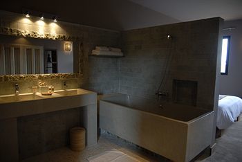 Disini Luxury Hotel