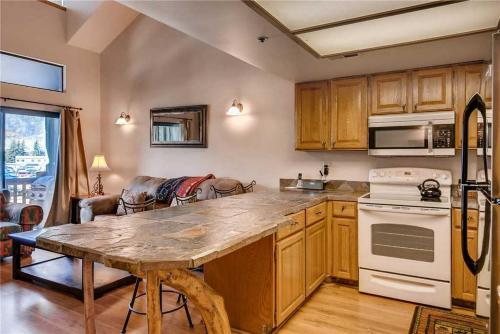 Apartamento Powder Pointe 303b