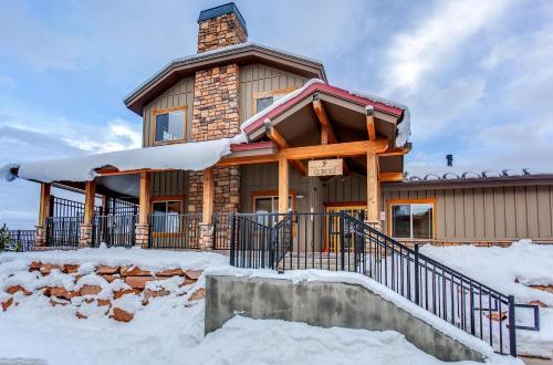 Spacious Bobsled House