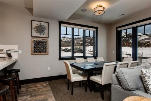3815 Blackstone Drive Townhome Townhouse