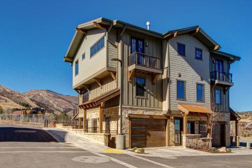 3815 Blackstone Drive Townhome Townhouse