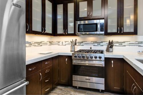 3815 Blackstone Drive Townhome Townhouse