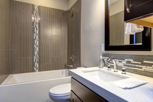 3815 Blackstone Drive Townhome Townhouse