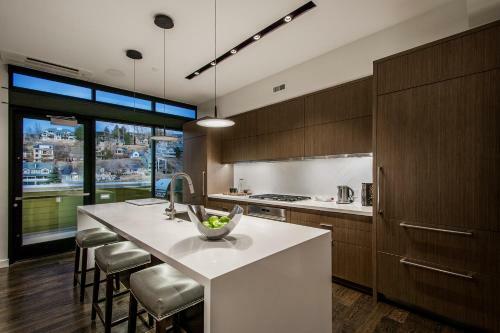 Parkite On Main: Junior Penthouse + Concierge Services