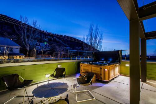 Parkite On Main: Junior Penthouse + Concierge Services
