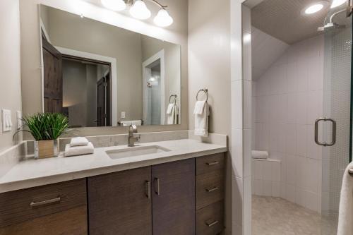 Park Avenue Pearl Home