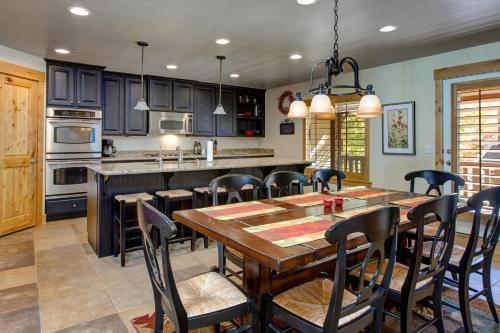 5541 Slalom Way Townhome Townhouse