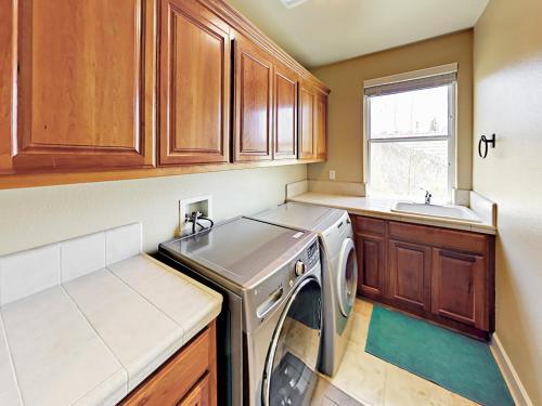 92 Navajo Ave Home