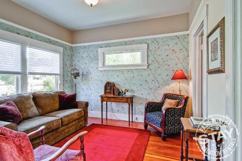 Poe House 303