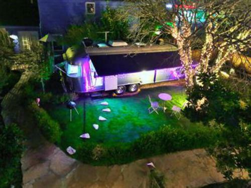 Metro Hotel & Cafe