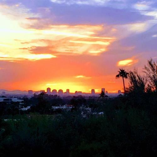 Apartamento 100% Solar - Frank Lloyd Wright Beauty On Camelback Mountain