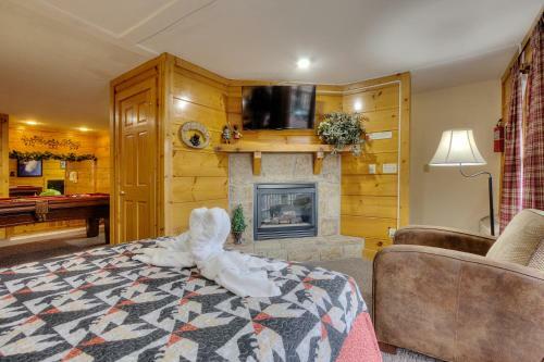Lucky Logs #283 - Two Bedroom Cabin