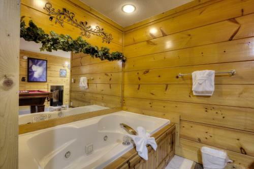 Lucky Logs #283 - Two Bedroom Cabin