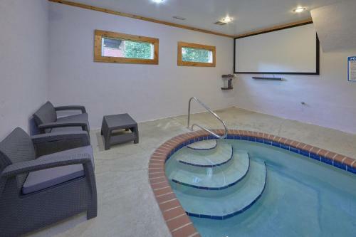 Mountain Pool Lodge