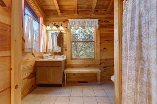 Peaceful Setting Cabin