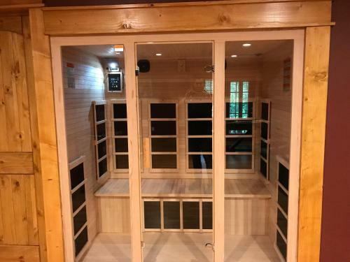 Black Bear Cinema 4819 - Four Bedroom Cabin