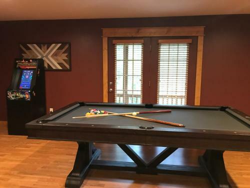 Black Bear Cinema 4819 - Four Bedroom Cabin