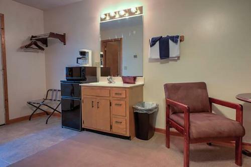 Motel Bear Camp By The Night