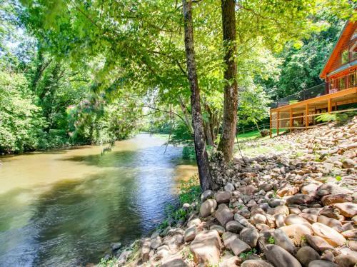 A River Adventure #4237 - Four Bedroom Cabin