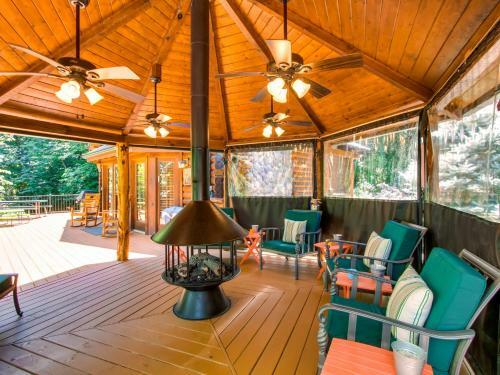 A River Adventure #4237 - Four Bedroom Cabin