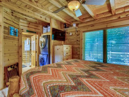 A River Adventure #4237 - Four Bedroom Cabin