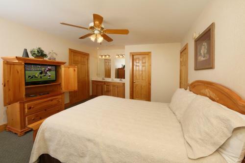 Oak Tree Lodge (#3) - Seventeen Bedroom