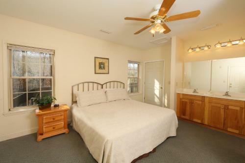 Oak Tree Lodge (#3) - Seventeen Bedroom