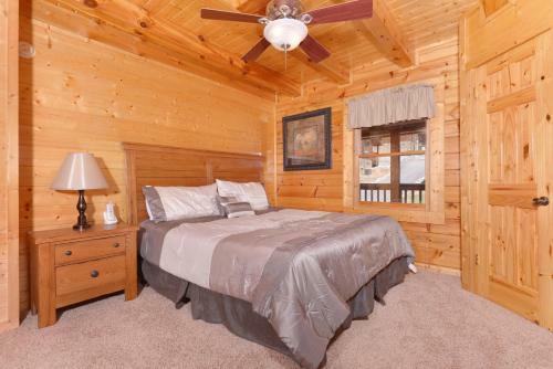 Whispering Creek #302 - Three Bedroom Cabin