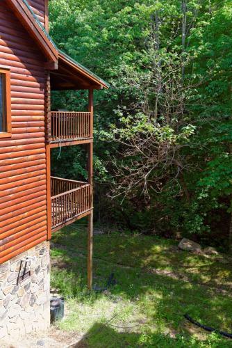 Whispering Creek #302 - Three Bedroom Cabin