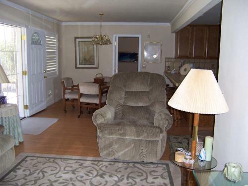551 Dolliver Four-bedroom Holiday Home