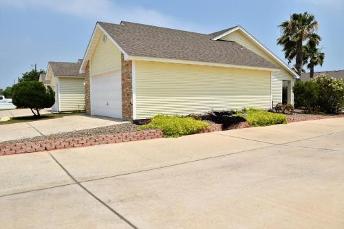 701ns Barefoot Getaway - Two Bedroom Townhome