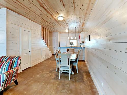 The Commons 403 - Three Bedroom Townhome