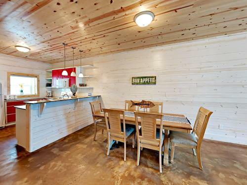 The Commons 403 - Three Bedroom Townhome