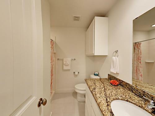 The Commons 403 - Three Bedroom Townhome