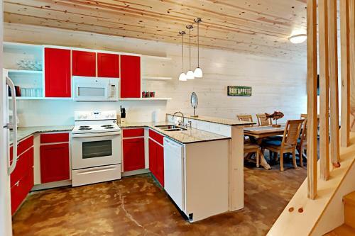 The Commons 403 - Three Bedroom Townhome