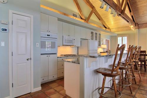 Cake By The Ocean Home