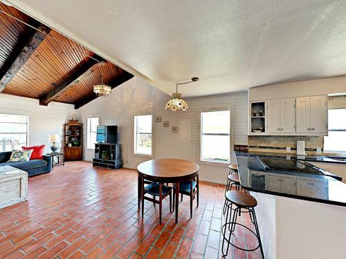 Cabinessence At La Playa - Two Bedroom Home