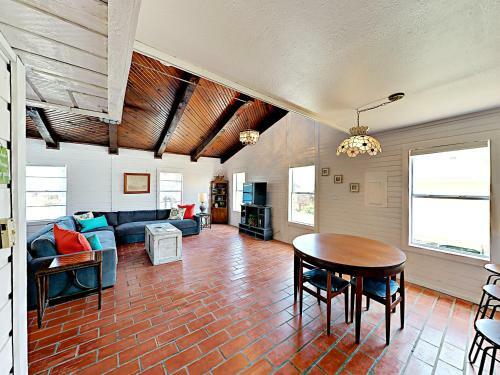 Cabinessence At La Playa - Two Bedroom Home