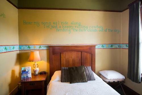 Mcmenamins White Eagle Rock & Roll Hotel