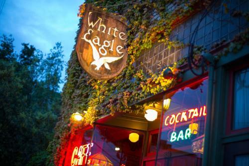 Mcmenamins White Eagle Rock & Roll Hotel